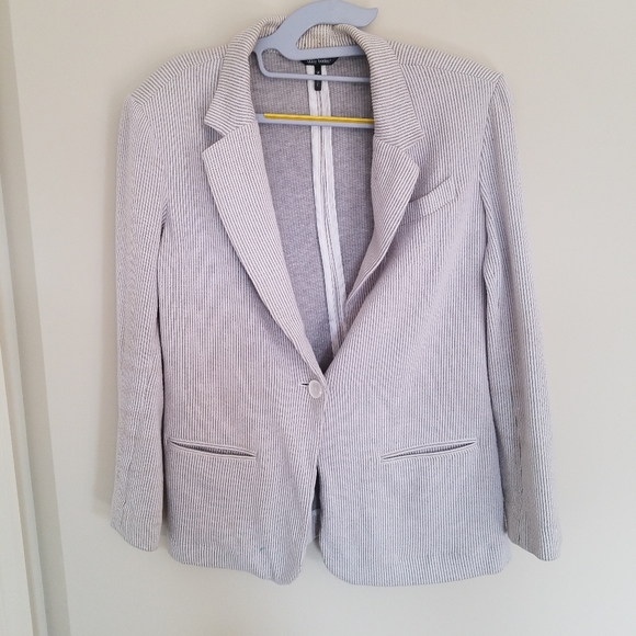Daisy Fuentes Jackets & Blazers - Daisy Fuentes Grey ribbed blazer size M